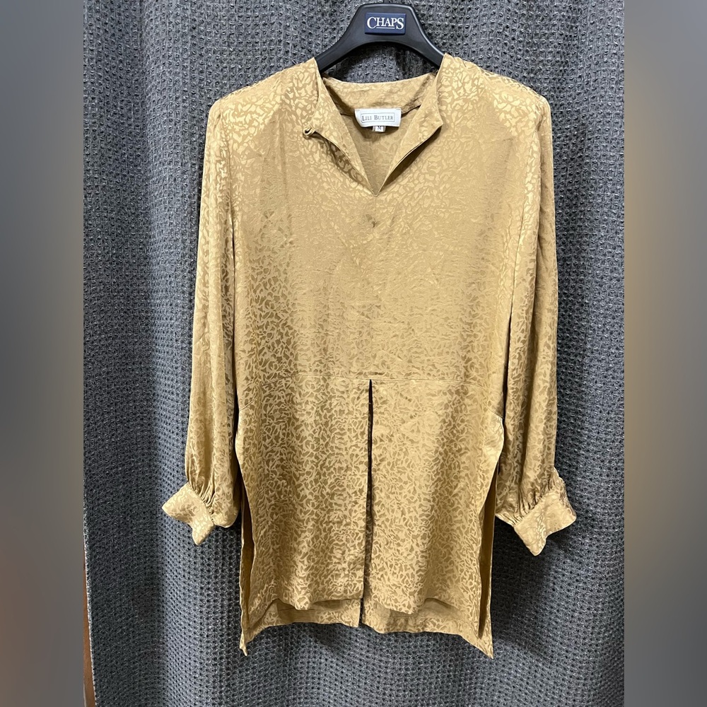 Lili Butler 100% Silk Gold Satin Cheetah Like Print split hem Blouse Medium